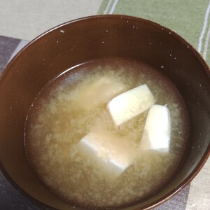 しめじと絹ごし豆腐の味噌汁